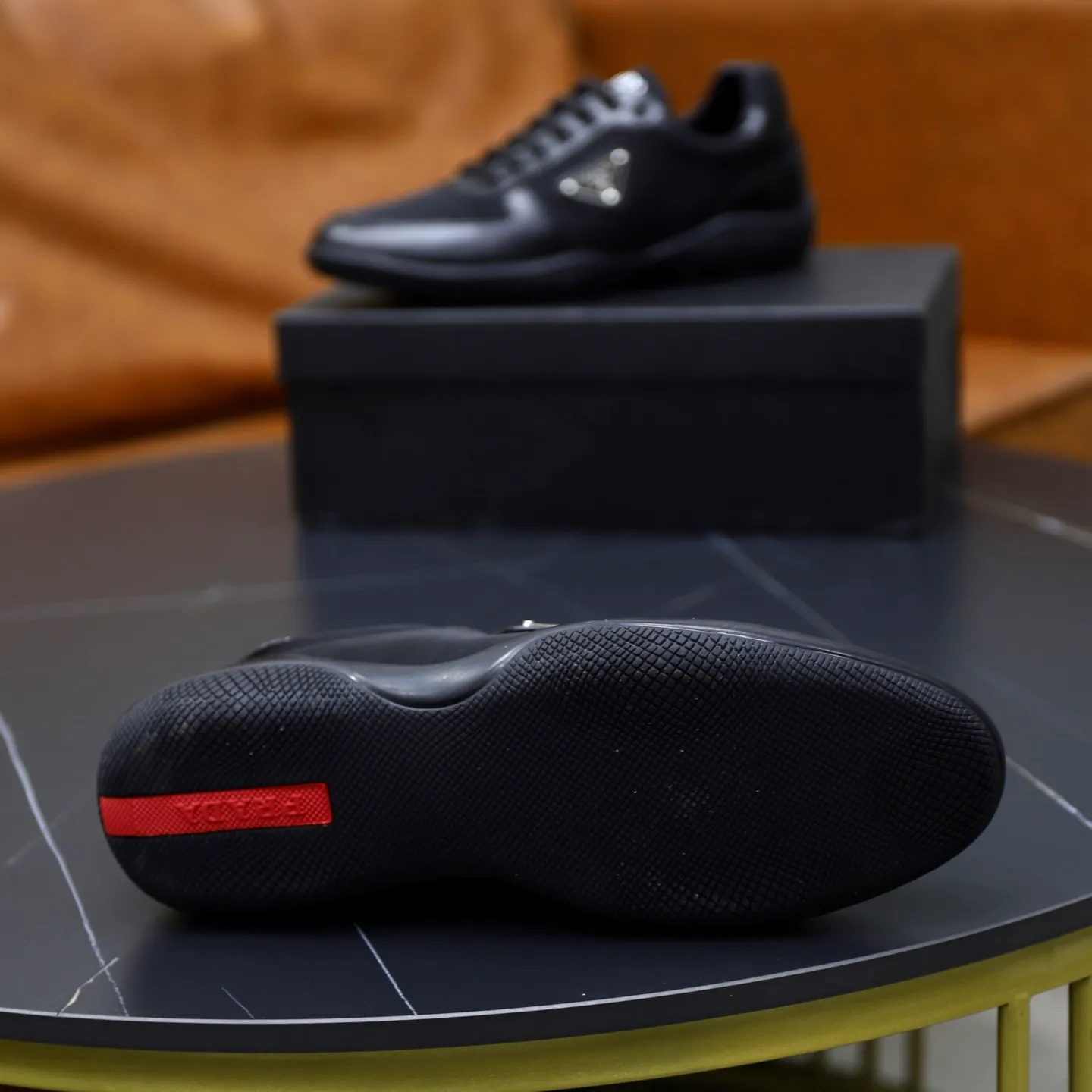 Ex-factory price: 440💰🙅‍♂️🙅‍♂️🙅‍♂️ Brand: PRADA Standard code: 38-44 (45 customized) Grade: Same as the official website Material: Original leather splicing, comfortable and breathable lining, original wear-resistant outsole Style category: Men's fashionable casual shoes, running shoes, noble luxury brand elements, top luxury Color: actual picture color